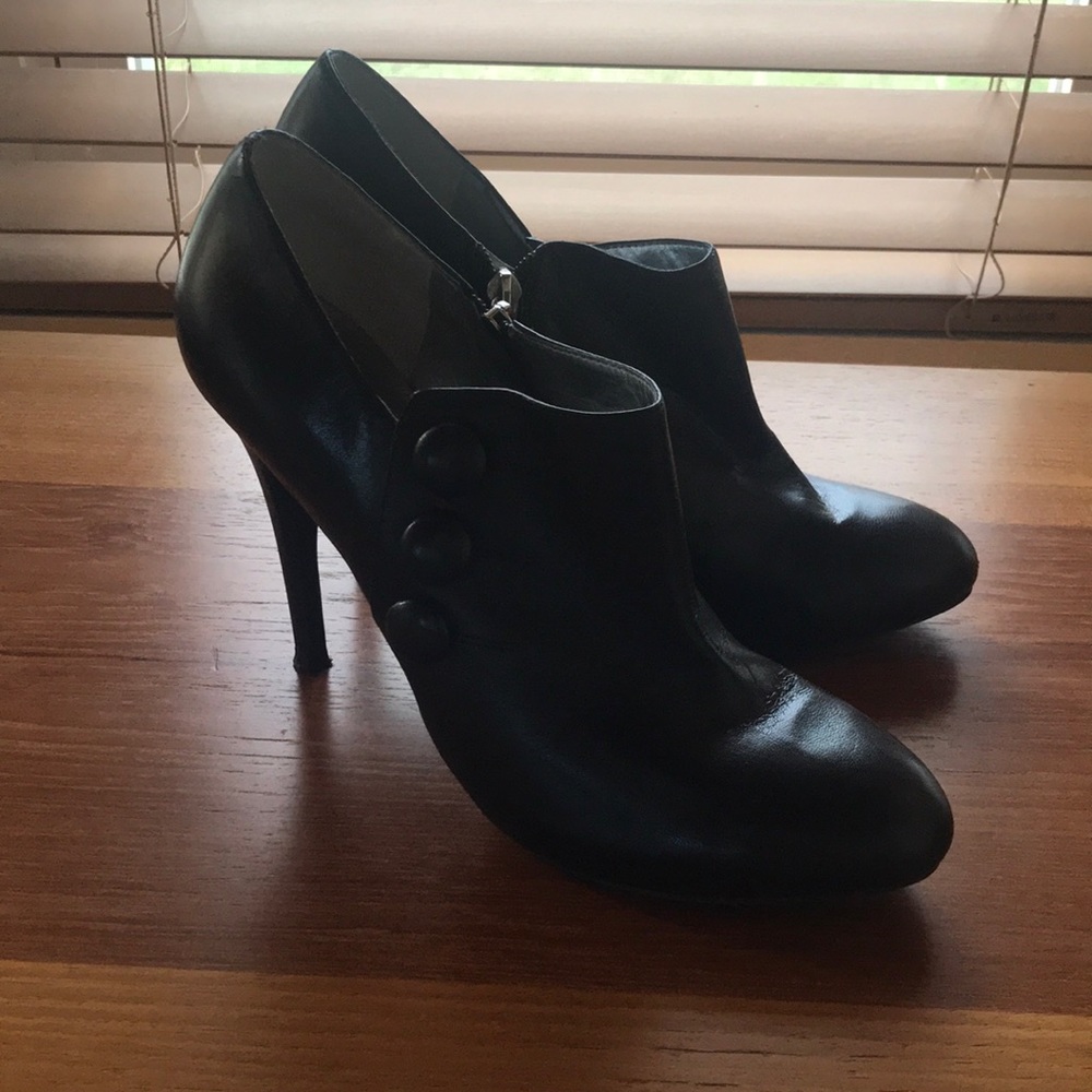 Women’s Guess shoes